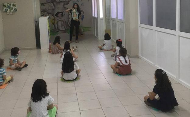 El centro cultural Sawabona ofrece esta semana un cuentacuentos para niños y poesía y vino para los adultos